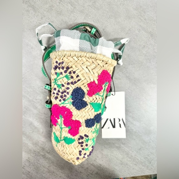 Zara Handbags - ZARA RAFFIA Beige Straw Floral Embroiderd Crossbody Summer Beach Bag